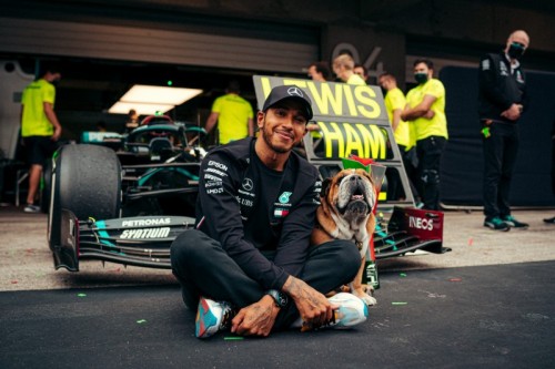 Η IWC Συγχαίρει Την Ομάδα Formula 1 Mercedes-AMG Petronas
