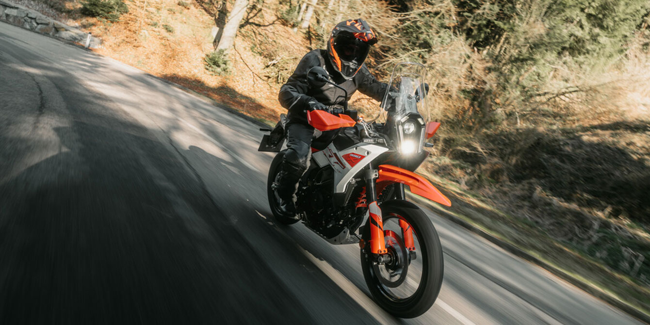 ΟΙ ΝΕΕΣ ΤΙΜΕΣ ΣΤΑ KTM 390 ΡΙΧΝΟΥΝ ΣΑΓΟΝΙΑ!