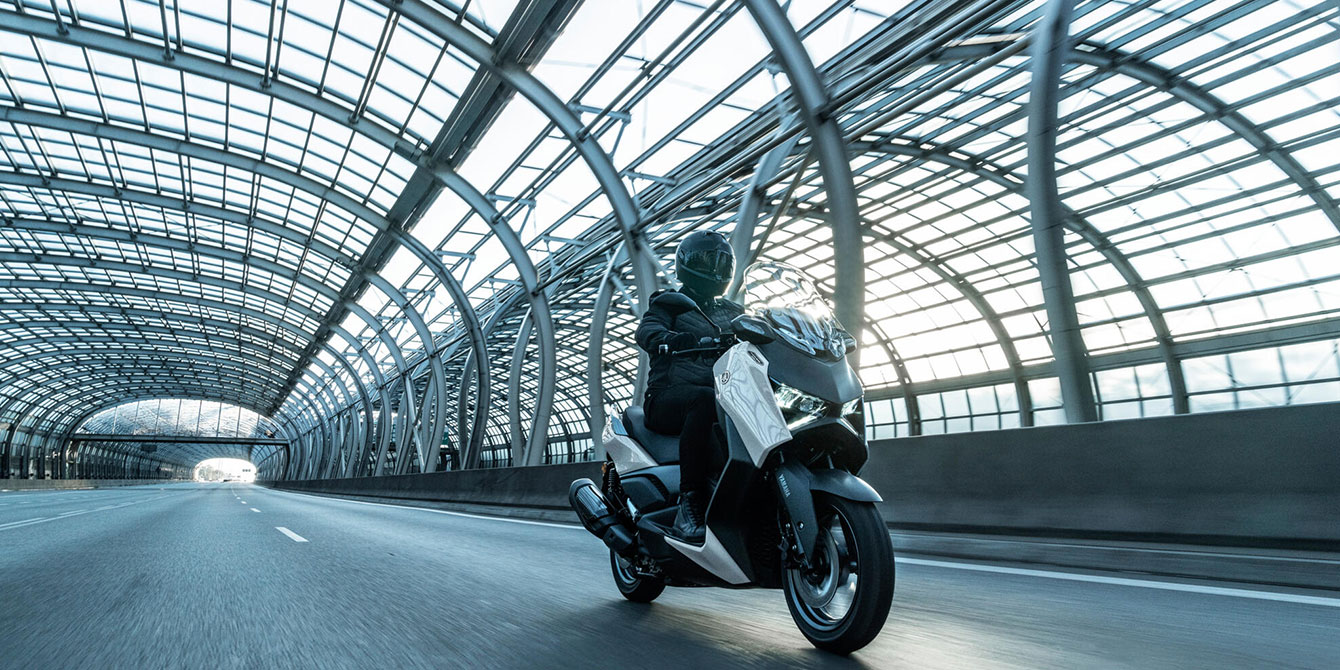YAMAHA XMAX 300 Tech MAX με Δώρο 920€ Keyless Βαλίτσα