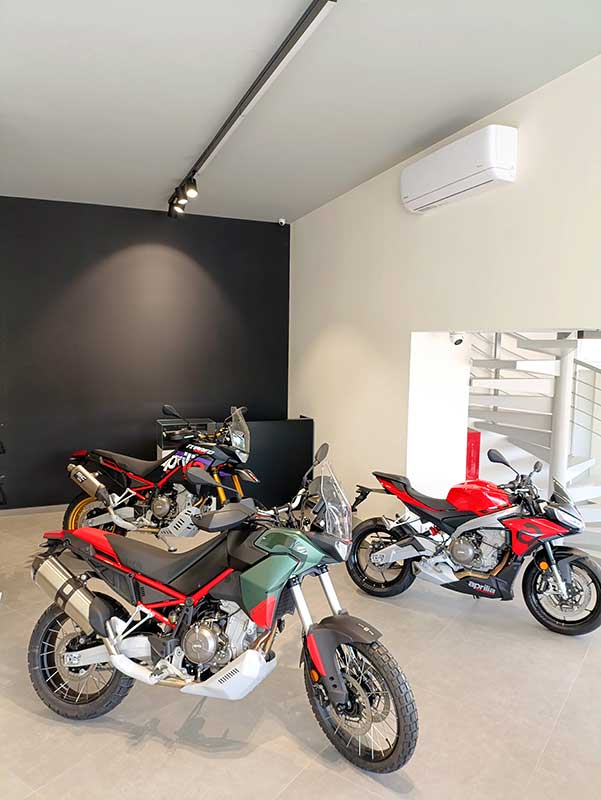 Νέο κατάστημα Aprilia - Moto Guzzi LYBEROPOULOS