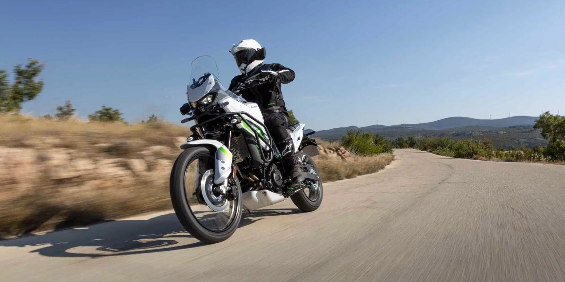 Kawasaki KLE500 SE Smartride 2027 σε χρώμα Pearl Blizzard White