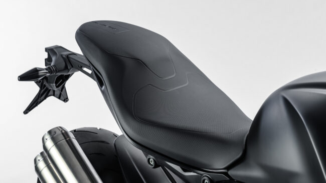 Ducati Monster Dark 2027, σέλα ενός υλικού χωρίς κάλυμμα πίσω θέσης