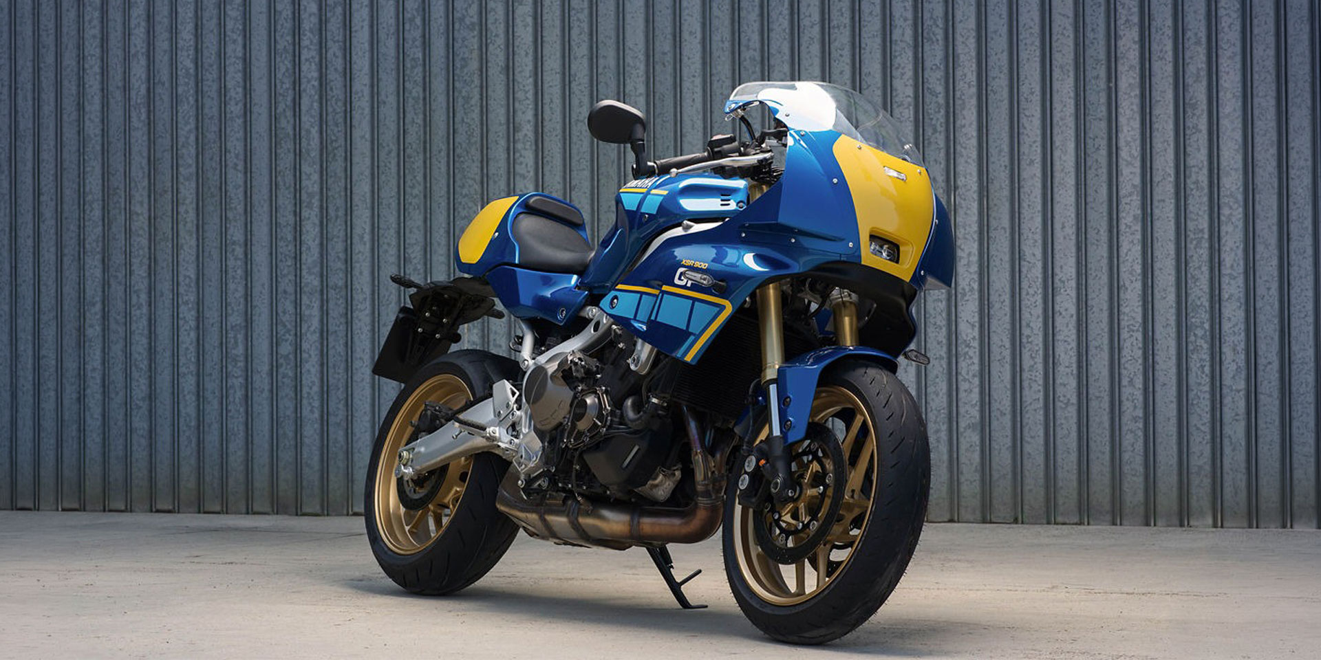 Η Yamaha XSR900 GP 2027 στο χρώμα Legend Blue, φόρος τιμής στον Christian Sarron