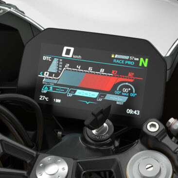 Έγχρωμη οθόνη οργάνων TFT της BMW F 450 RR με ενδείξεις λειτουργίας πίστας Race Pro.