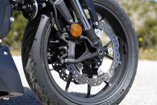 Honda CB750 Hornet E-Clutch εμπρός φρένα με δίδυμους δίσκους