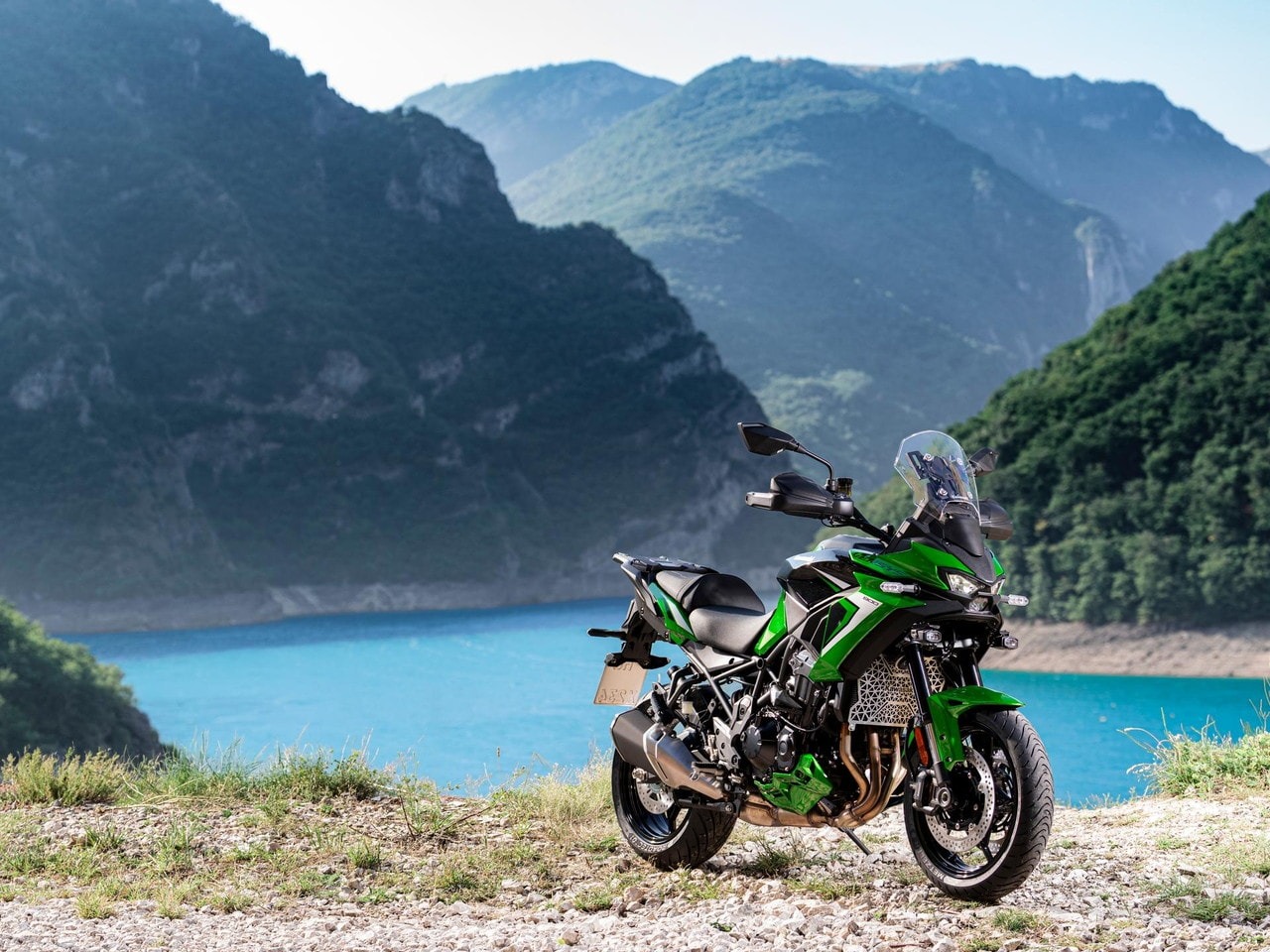 Η νέα Kawasaki Versys 900 SE LT ABS 2027 με σύστημα ARAS