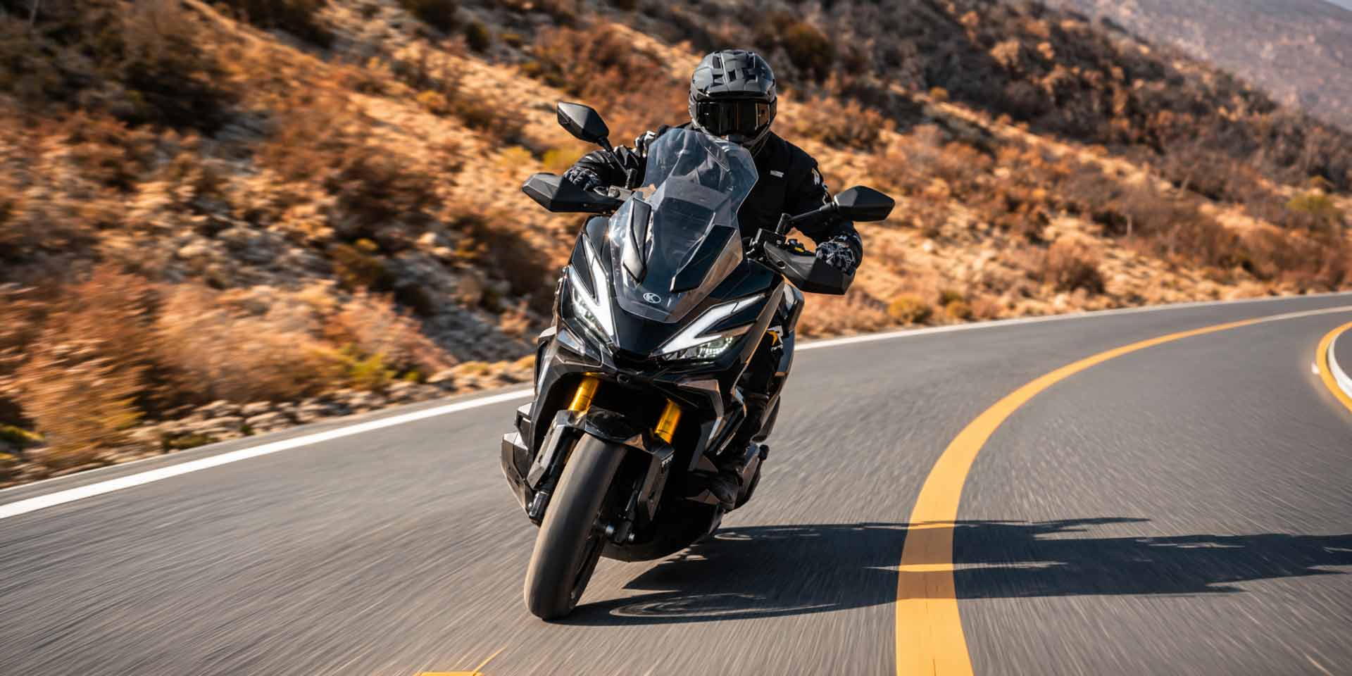 Το scooter KYMCO Xtera 350 σε χρώμα μαύρο