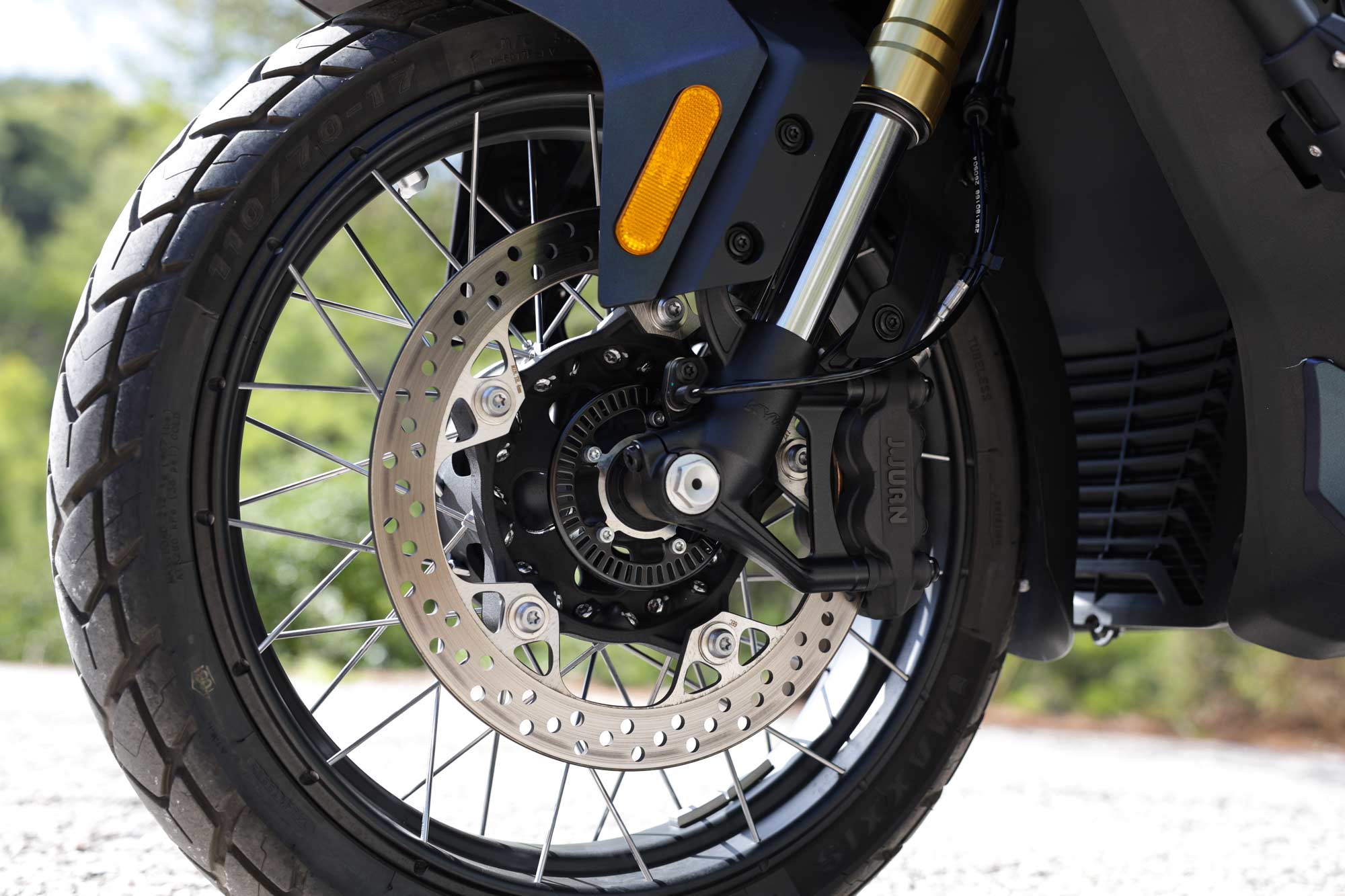 Voge SR450X ακτινωτός τροχός 17 ιντσών με δαγκάνα J.Juan, δίσκο και πιρούνι KYB