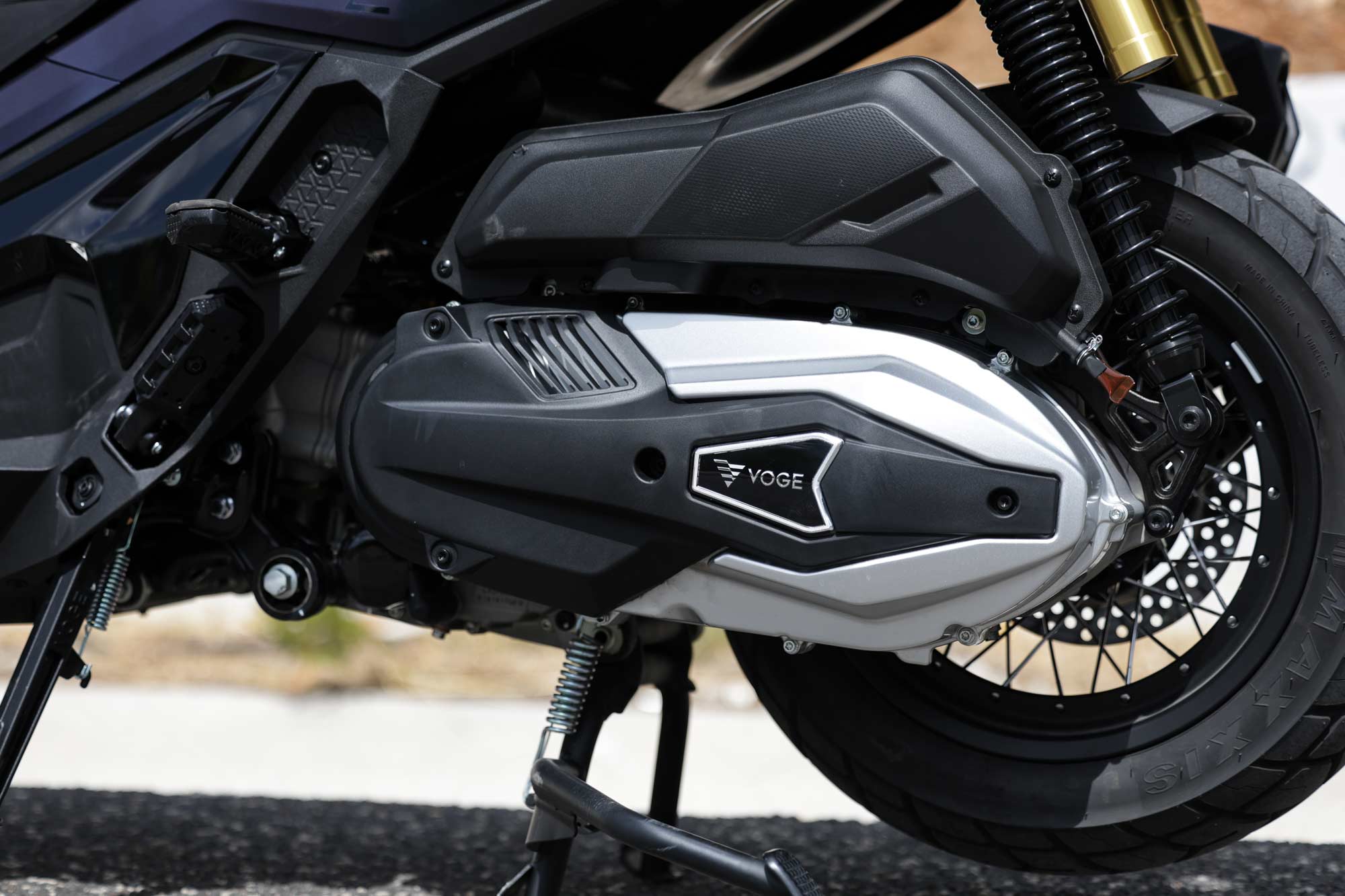 Voge SR450X κάλυμμα μετάδοσης CVT και πίσω αμορτισέρ KYB